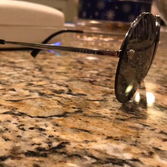 Versace Sunglasses - Picture 4 of 6
